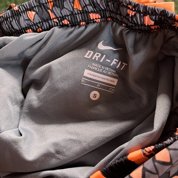 Nike shorts - Picture 6 of 6